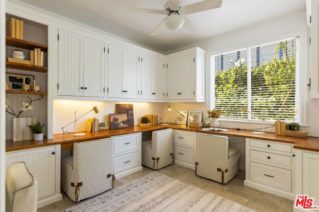 5985 Vista De La Luz, Woodland Hills CA: https://media.crmls.org/mediaz/4f6eb93a-ecc0-4b42-a87f-16bf3a565511.jpg