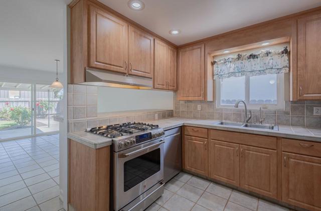 1223 Padre Drive, Salinas CA: https://media.crmls.org/mediaz/4f6eed6e-8e7a-4de0-9421-9a63a6e99486.jpg