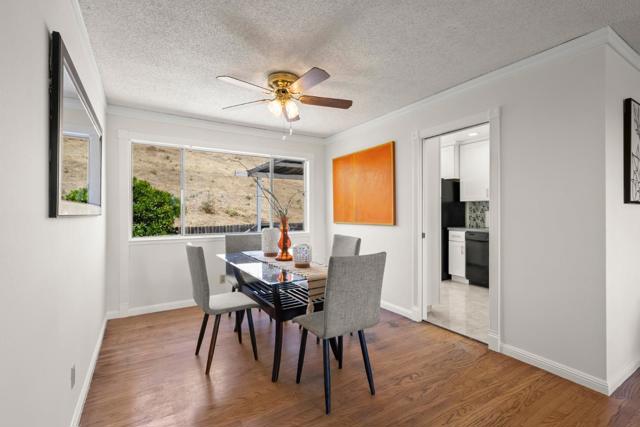423 Riviera Drive, Union City CA: https://media.crmls.org/mediaz/4f6ef6dd-b04c-4b18-aaf1-30267c3904d9.jpg