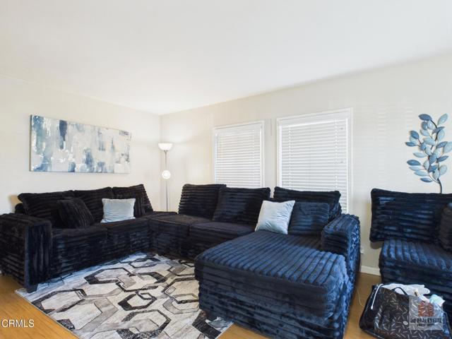 Detail Gallery Image 2 of 15 For 524 W Almond St, Compton,  CA 90220 - 4 Beds | 2 Baths