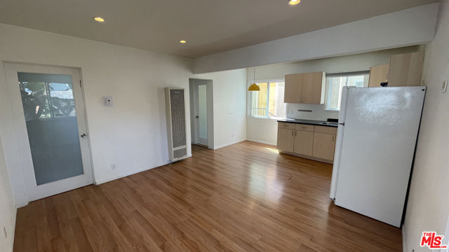 732 Washington Boulevard, Marina del Rey CA: https://media.crmls.org/mediaz/4f6f3399-d5ad-4e3b-8f10-833fa9650168.jpg