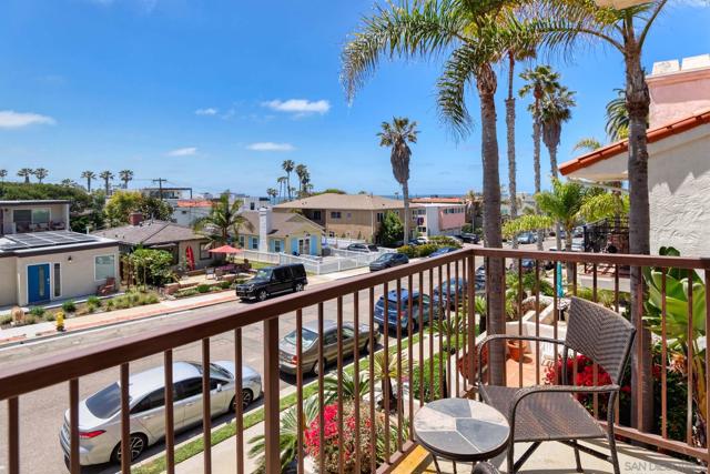 292 Bonair St, La Jolla CA: https://media.crmls.org/mediaz/4f6f89e9-6135-4307-93ae-35853c71239c.jpg