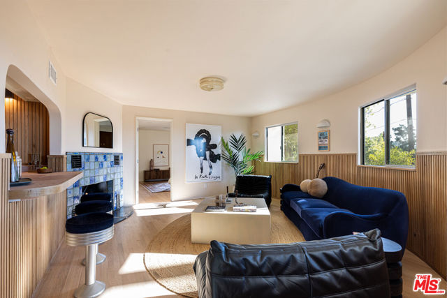 1333 E Palmer Avenue, Glendale CA: https://media.crmls.org/mediaz/4f709c9d-a045-4819-9b10-ec9110040dd4.jpg