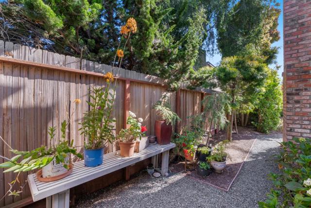2 Black Tail Lane, Monterey CA: https://media.crmls.org/mediaz/4f70bf39-fae0-4fda-84ea-9d97346e924a.jpg
