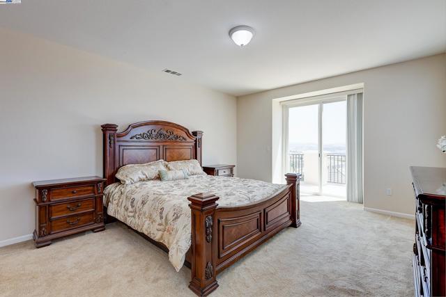 2528 AMANTEA WAY, Dublin CA: https://media.crmls.org/mediaz/4f70e7c5-df67-4227-9fce-0f894a641fc4.jpg