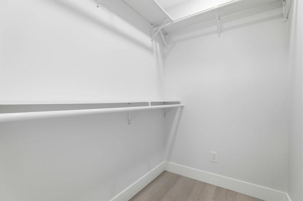 https://media.crmls.org/mediaz/4f7176d3-9b85-4d7a-8177-a9d33bd221b6.jpg?preset=X-Large