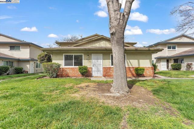 2200 Lemontree Way, Antioch CA: https://media.crmls.org/mediaz/4f71a663-12fd-4ec2-b84e-a4a83902132e.jpg