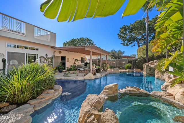 1455 Calle Colina, Thousand Oaks CA: https://media.crmls.org/mediaz/4f71cd9a-e5ac-4498-9514-60e3973b8520.jpg