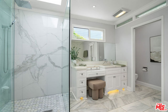 1116 Stanford Street, Santa Monica CA: https://media.crmls.org/mediaz/4f726248-7217-477e-8c31-378a349979c0.jpg