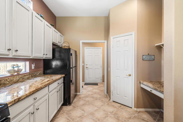 80435 Muirfield Drive, Indio CA: https://media.crmls.org/mediaz/4f728af5-485e-4939-b93f-8e9d5bff3360.jpg