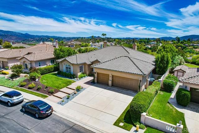 375 Camino Bailen, Escondido CA: https://media.crmls.org/mediaz/4f728f59-4f92-45ef-8ccf-6edbdfd293e9.jpg