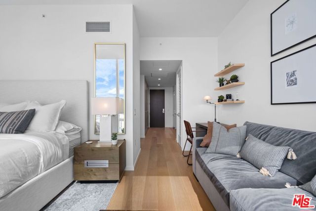877 Francisco Street, Los Angeles CA: https://media.crmls.org/mediaz/4f731e74-10ca-4eef-b1b0-fa416a6d281b.jpg