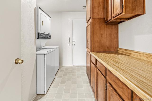 628 Via Santa Paulo, Vista CA: https://media.crmls.org/mediaz/4f73e341-8f18-4788-a486-8d313dbdb56d.jpg