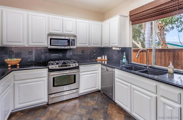 1153 Pacifica Place, Encinitas CA: https://media.crmls.org/mediaz/4f743314-9e1b-477c-8f88-7f86531991c9.jpg