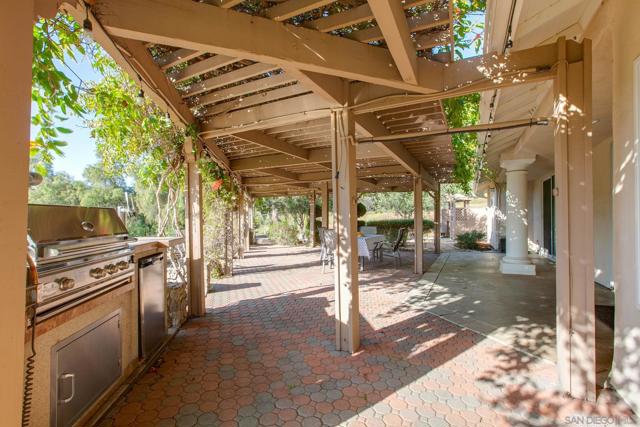 2610 Sunset Hills, Escondido CA: https://media.crmls.org/mediaz/4f744d1c-e270-4a54-8b2f-dfb64e2c7b28.jpg