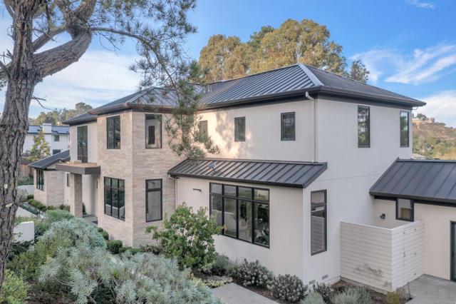 60 Glengarry Way, Hillsborough CA: https://media.crmls.org/mediaz/4f751525-3de3-494e-b034-a67d9480c8f8.jpg
