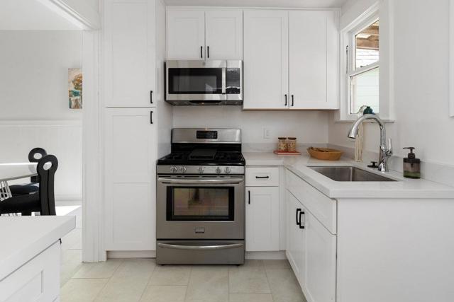 270 Andover Street, San Francisco CA: https://media.crmls.org/mediaz/4f7561cf-88ea-4e75-acd2-58aea4d64e2e.jpg