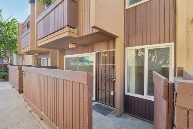 Detail Gallery Image 3 of 28 For 3454 Castle Glen Dr #114,  San Diego,  CA 92123 - 4 Beds | 2 Baths