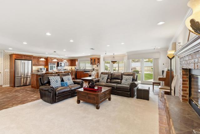 11984 Paseo Fuerte, El Cajon CA: https://media.crmls.org/mediaz/4f7598d8-e800-4686-98b1-2bd1f0215d4d.jpg