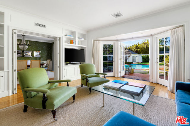 615 Trenton Drive, Beverly Hills CA: https://media.crmls.org/mediaz/4f76fb23-a092-43e2-9d68-f44a8e884679.jpg
