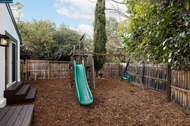 2080 Essenay Ave, Walnut Creek CA: https://media.crmls.org/mediaz/4f775932-68ab-4322-b219-7fdfbcfef442.jpg