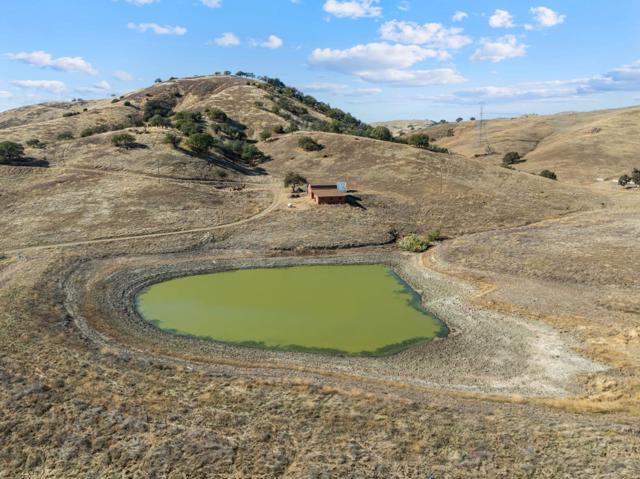 20101 Panoche Road, Paicines CA: https://media.crmls.org/mediaz/4f776fcb-af3d-4d98-91a5-6ed5de303e13.jpg