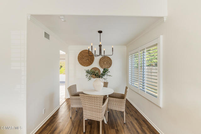 1569 Burning Tree Drive, Thousand Oaks CA: https://media.crmls.org/mediaz/4f779a00-0c28-4f79-8e6f-864fab85840d.jpg