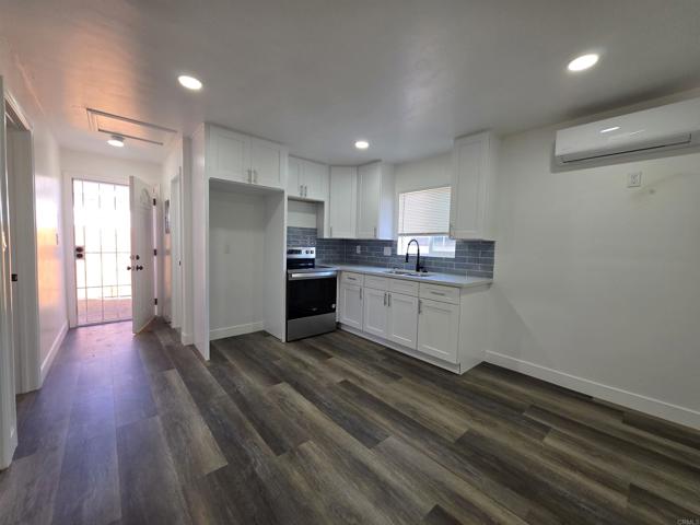 Detail Gallery Image 15 of 23 For 2040 Earl St #B,  San Diego,  CA 92113 - 2 Beds | 1 Baths