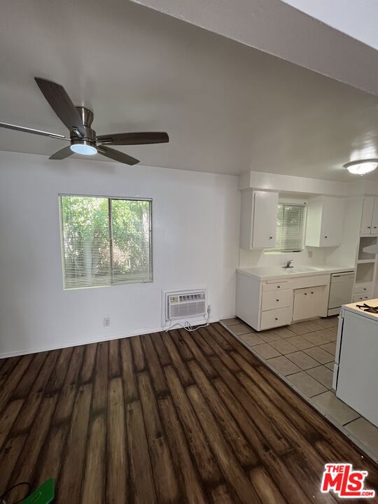 4187 Arch Drive, Studio City CA: https://media.crmls.org/mediaz/4f77e90b-01d2-4dd5-b0b1-928eacc49dbb.jpg