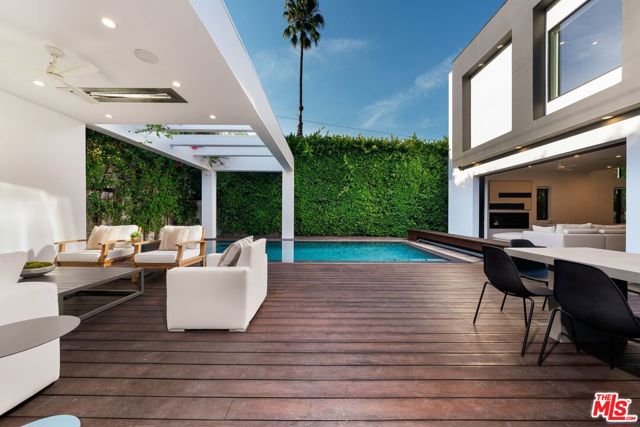 5 Bed Home for Sale in Los Angeles, California