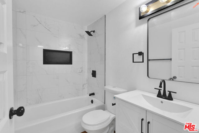 8055 Bangor Avenue, Hesperia CA: https://media.crmls.org/mediaz/4f791b0b-1a47-4124-913d-ff6fde070470.jpg