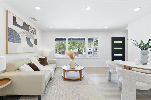 571 Hamilton Avenue, Menlo Park CA: https://media.crmls.org/mediaz/4f791c5b-c46f-4803-ae15-205b49155b68.jpg