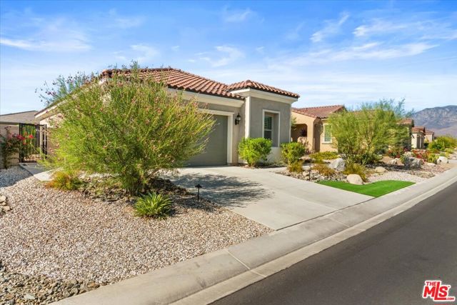43 Zinfandel, Rancho Mirage CA: https://media.crmls.org/mediaz/4f79d6b2-844d-4e5d-b91e-01efcd72f0ab.jpg