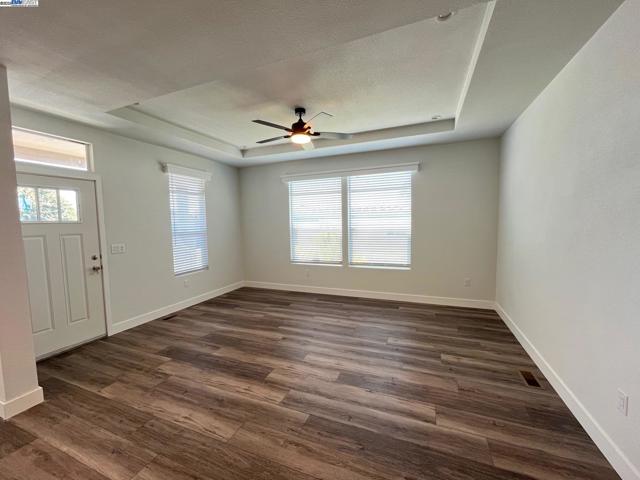 1587 Delemos Ave, Hayward CA: https://media.crmls.org/mediaz/4f79ef28-f22e-4c44-9594-ab45dcb112bb.jpg