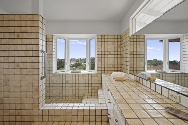 Detail Gallery Image 42 of 75 For 6301 Castejon Dr, La Jolla,  CA 92037 - 4 Beds | 3 Baths