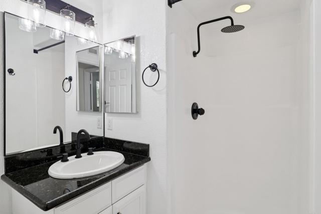 Detail Gallery Image 14 of 49 For 5010 Los Morros Way #26,  Oceanside,  CA 92057 - 2 Beds | 2 Baths