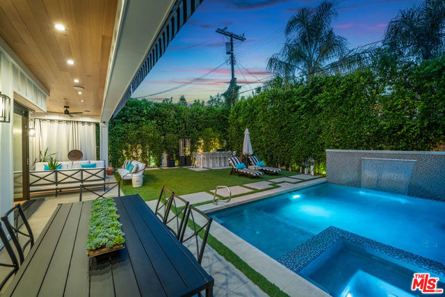 4365 Kraft Avenue, Studio City CA: https://media.crmls.org/mediaz/4f7add10-be52-4906-89e6-eb68dc9e1abc.jpg