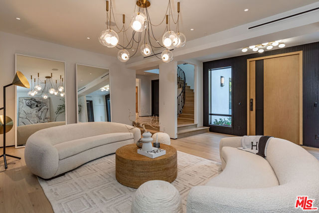 1271 Sunset Plaza Drive, Los Angeles CA: https://media.crmls.org/mediaz/4f7afa10-b100-4b9f-be38-9a7be855e16a.jpg