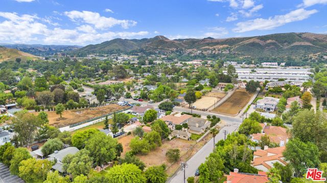 28461 Driver Avenue, Agoura Hills CA: https://media.crmls.org/mediaz/4f7b1f30-3eb4-4b81-ab35-1b95319ac569.jpg