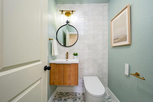 495 S Cleveland St, Oceanside CA: https://media.crmls.org/mediaz/4f7b85c9-6803-4030-b62f-b0040c9b8e19.jpg