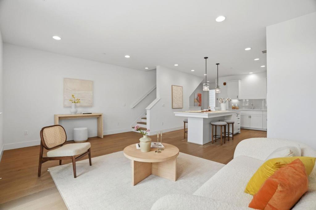 https://media.crmls.org/mediaz/4f7bd4c5-805a-492b-80b6-a3eeb21802b5.jpg?preset=X-Large