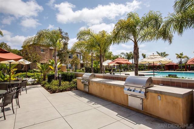 10637 Golden Willow Tr, San Diego CA: https://media.crmls.org/mediaz/4f7be251-e4df-43f2-bfd4-445e30428e23.jpg