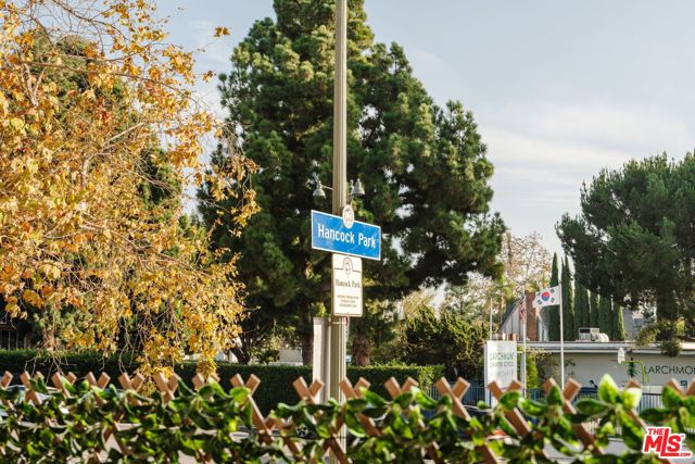 4925 Wilshire Boulevard, Los Angeles CA: https://media.crmls.org/mediaz/4f7bfd49-1229-4974-a121-e9d94d8e0bd2.jpg