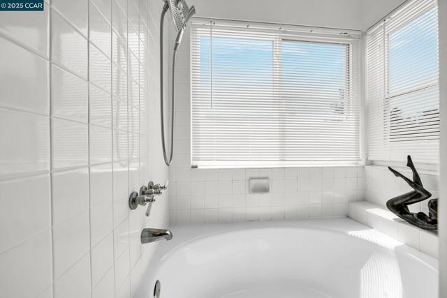214 S Wildwood, Hercules CA: https://media.crmls.org/mediaz/4f7cba41-c128-4399-9d2b-920676f341f7.jpg