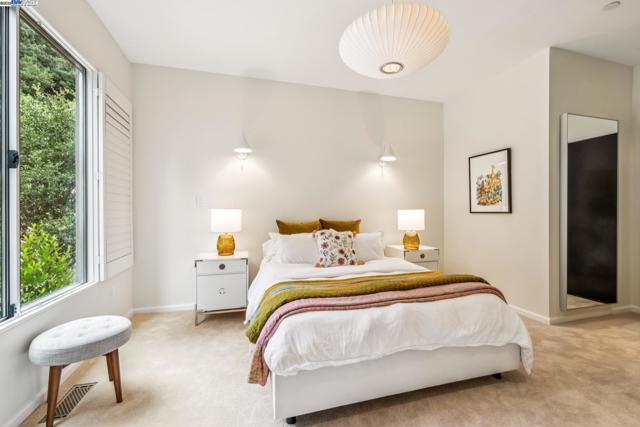 2005 TUNNEL RD, Oakland CA: https://media.crmls.org/mediaz/4f7cddeb-a37a-4acd-90a7-4e6c2d13a873.jpg