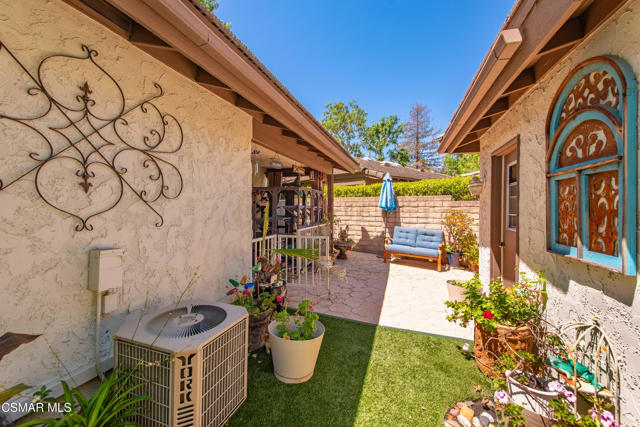 1122 Canterford Circle, Westlake Village CA: https://media.crmls.org/mediaz/4f7d3a8b-78c9-44d9-8ae7-48f1f057cfa1.jpg