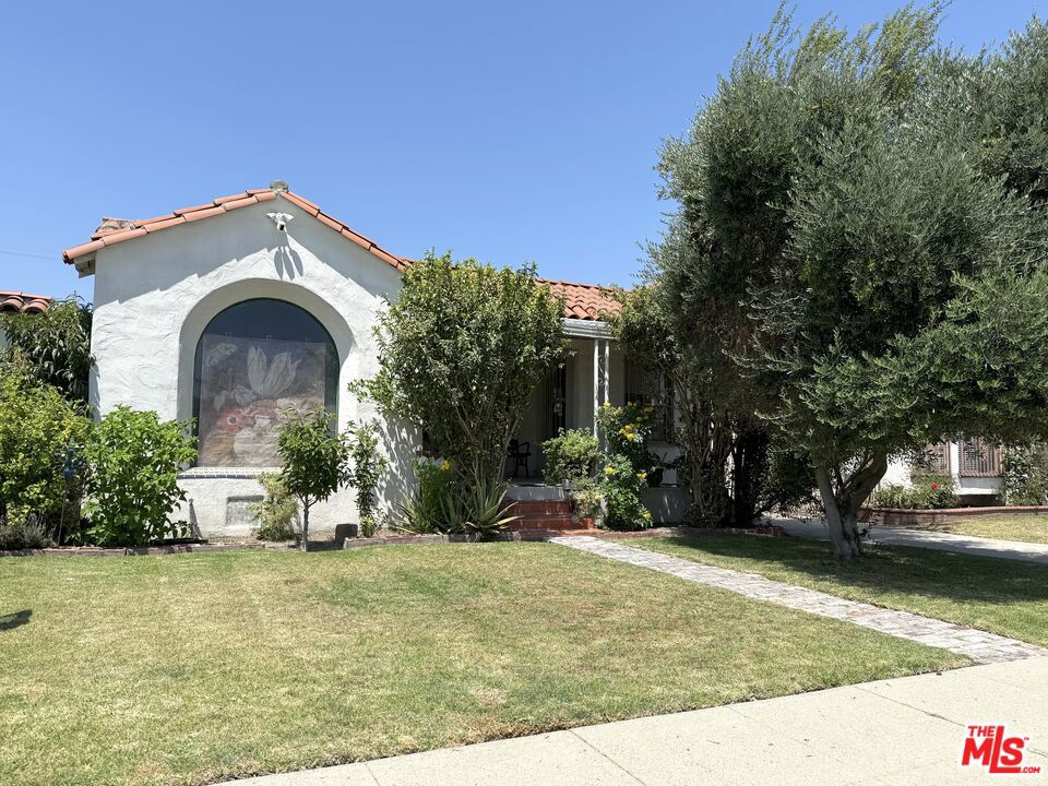 6565 Arlington Avenue