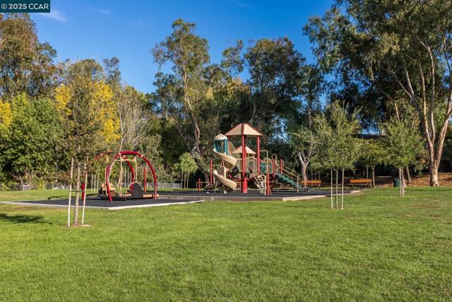 1769 Redwood Rd, Hercules CA: https://media.crmls.org/mediaz/4f7da61a-af22-4c5f-ad62-69b06007ea5c.jpg