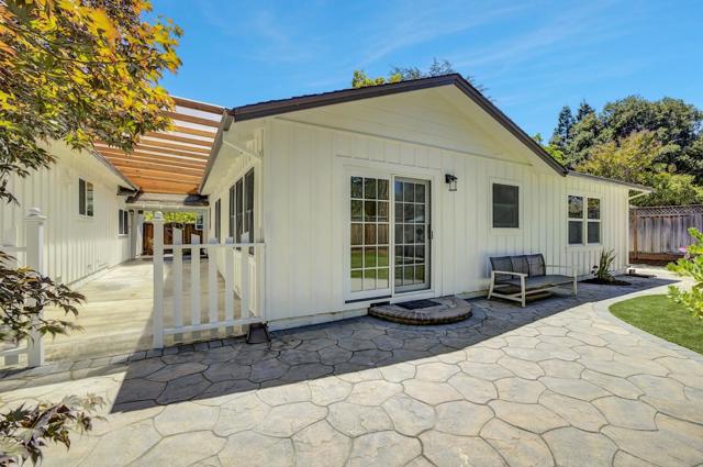 667 Cuesta Drive, Los Altos CA: https://media.crmls.org/mediaz/4f7dac32-22b2-4302-89b6-2679b3ecf0bf.jpg