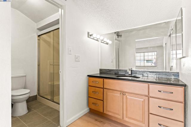 446 Bayview Cir, San Francisco CA: https://media.crmls.org/mediaz/4f7e0d4f-ef89-4bb4-b3c1-10686f181c03.jpg